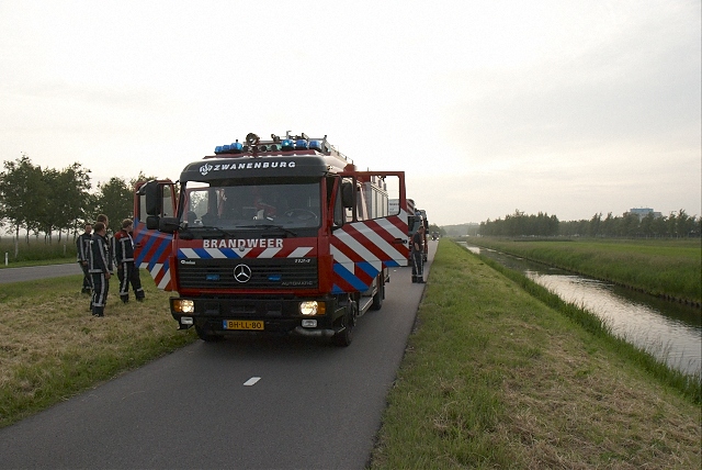 2010/128a/GB 20100607 004 Voertuig te water Schipholweg.jpg